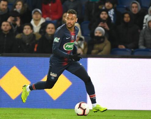  罗马中场大将重伤赛季报销牵动球迷心  